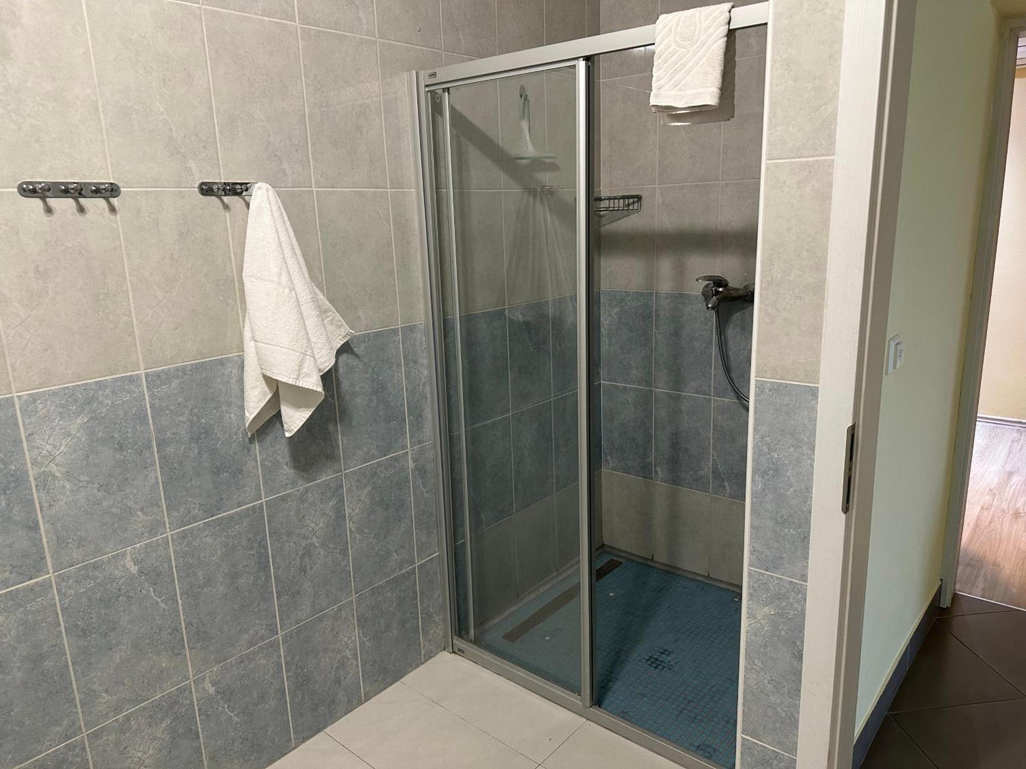 Spacious 1 Bedroom 4 Star Apartment, มลินี ภายนอก รูปภาพ