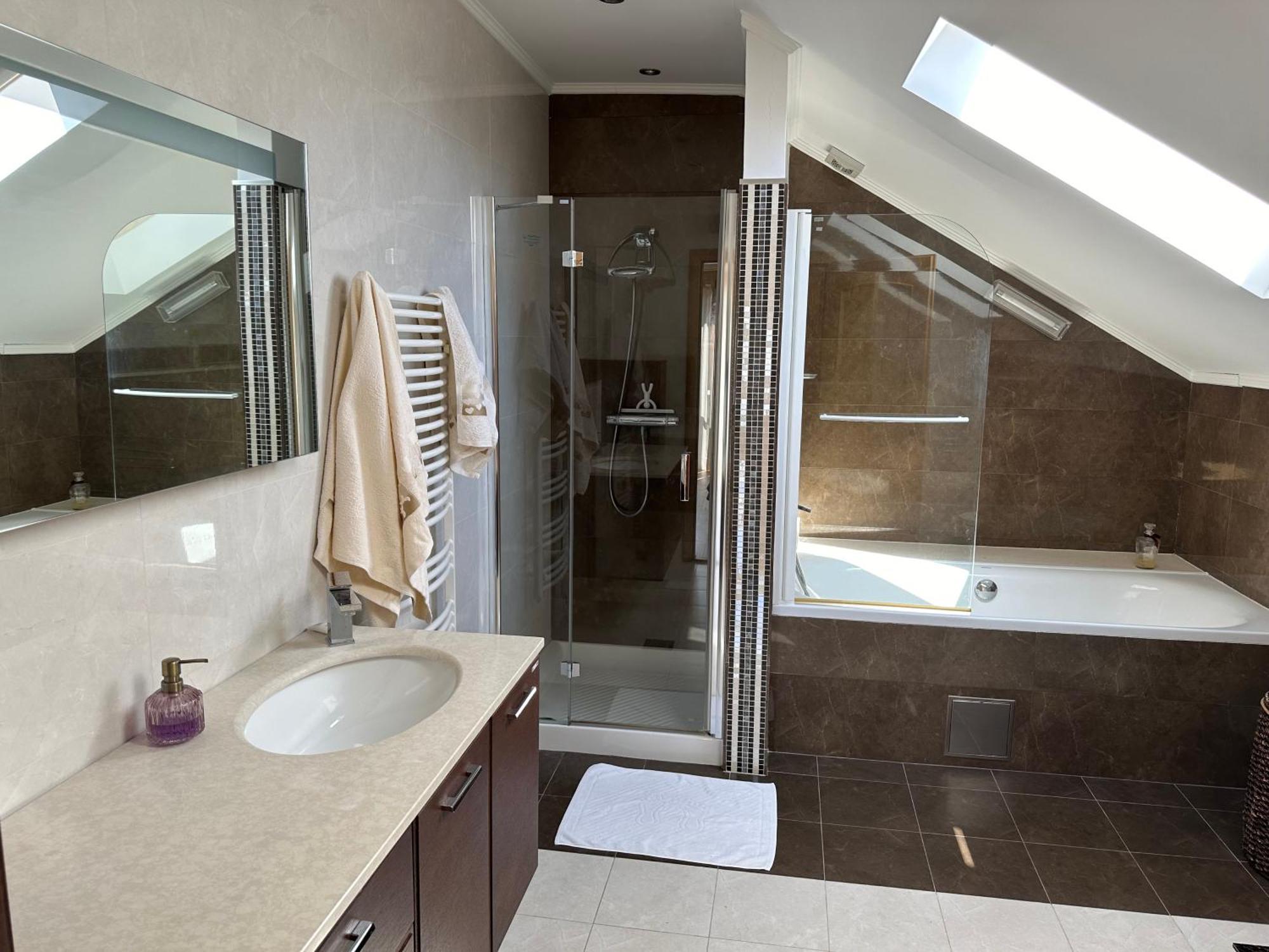Spacious 1 Bedroom 4 Star Apartment, มลินี ภายนอก รูปภาพ