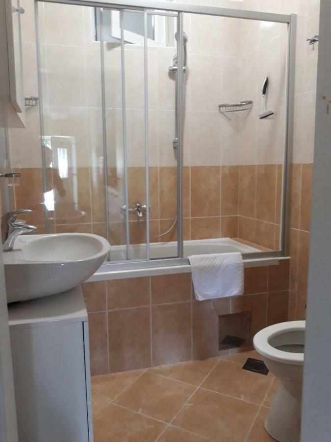 Spacious 1 Bedroom 4 Star Apartment, มลินี ภายนอก รูปภาพ